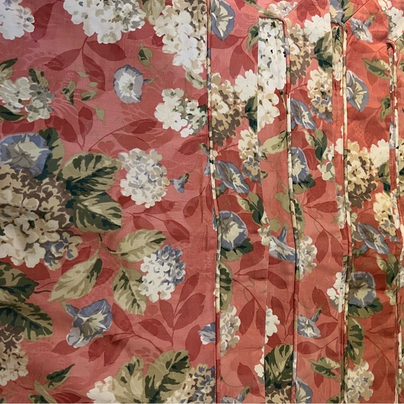 Peacock Alley Duvet Cover Queen, 2 18x18 pillow shams, 2 18x24 pillow shams. - Picture 2 of 5